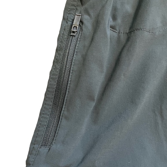 Women’s size 10 convertible pants/shorts worn once grey - Picture 6 of 8